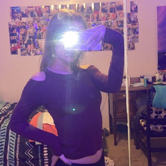 cropped tee with open shoulder - Picture 1 of 3